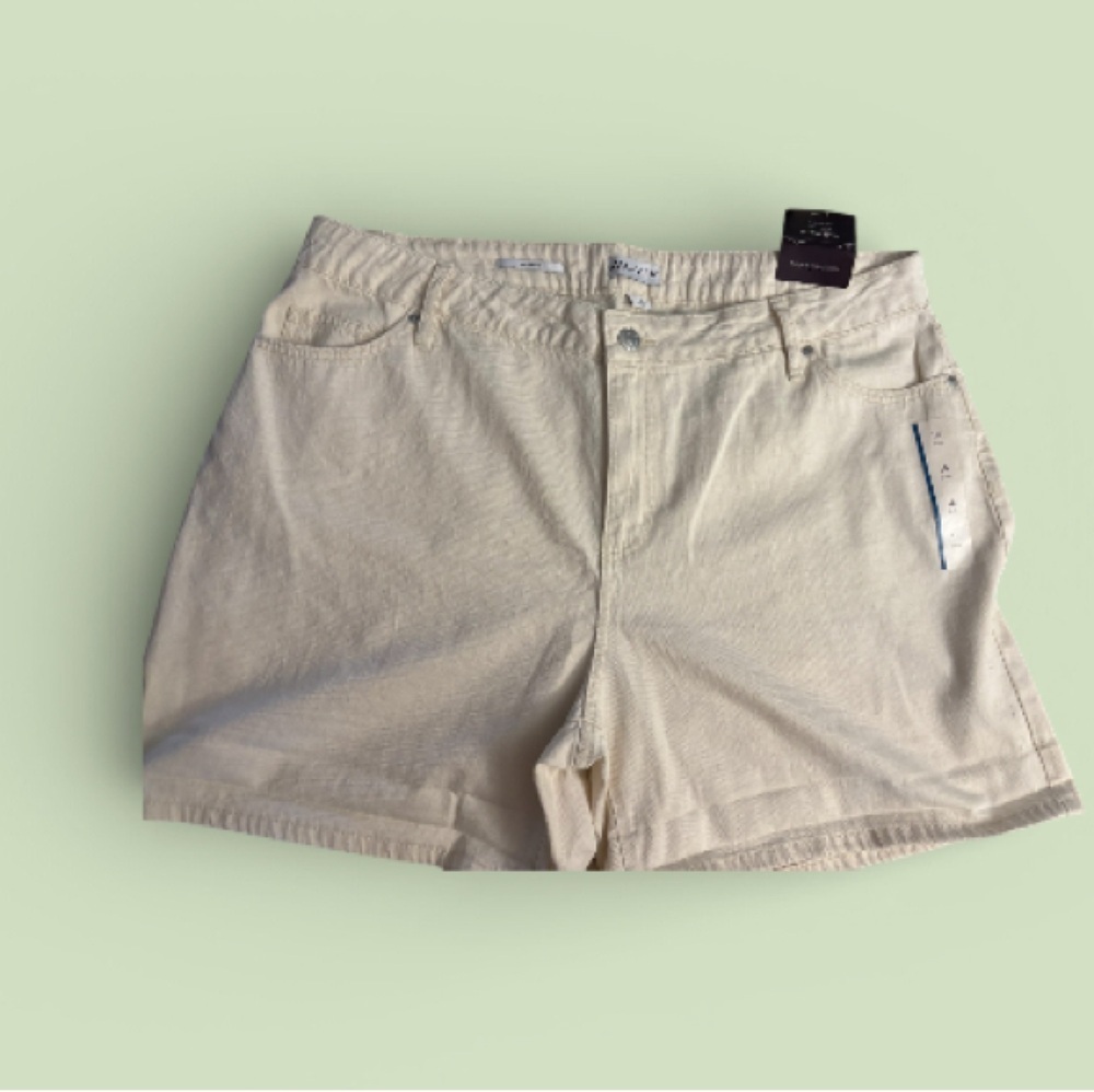 NWT-18 off-white soft cotton, no gap waistband high-rise relaxed fit